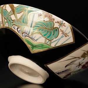Kuroji Kikumen Chawan (黒地 菊面茶碗) - “Black-ground Chrysanthemum-Faced Tea Bowl” by Miyagawa Kosai VI 六代 宮川香斎. Inscription by Hounsai. by Miyagawa Kosai VI 六代 宮川香斎 
