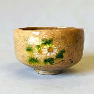 Akazu Yaki (赤津焼) Chawan - "Chrysanthemum" by Nakamura Gensui (中村源水) 