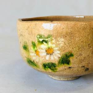 Akazu Yaki (赤津焼) Chawan - "Chrysanthemum" by Nakamura Gensui (中村源水) 