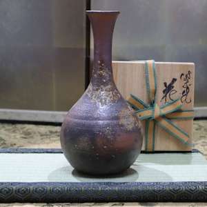 Bizen Flower Vase 花瓶 by Ogawa Shuzo 小川秀蔵  b.1951 by Ogawa Shuzo 小川秀蔵