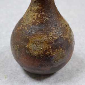 Bizen Flower Vase 花瓶 by Ogawa Shuzo 小川秀蔵  b.1951 by Ogawa Shuzo 小川秀蔵 