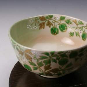 Kubota Tsuneyuki 窪田常之 b.1952 Kyo yaki Chawan with Balloon Vine Motif   Fūsen-kazura風船カズラ図 茶碗 by Kubota Tsuneyuki 窪田常之 
