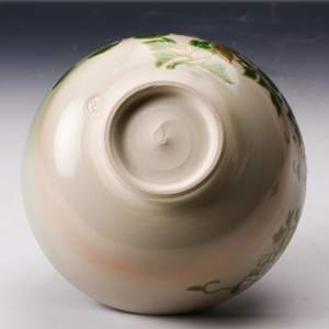Kubota Tsuneyuki 窪田常之 b.1952 Kyo yaki Chawan with Balloon Vine Motif   Fūsen-kazura風船カズラ図 茶碗 by Kubota Tsuneyuki 窪田常之 
