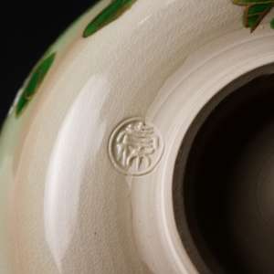 Kubota Tsuneyuki 窪田常之 b.1952 Kyo yaki Chawan with Balloon Vine Motif   Fūsen-kazura風船カズラ図 茶碗 by Kubota Tsuneyuki 窪田常之 