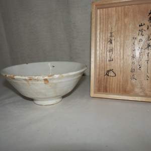 Matsunaga Gōzan (松長剛山) b.1943 Abbot of Daitoku-ji sub temple Kōtō-in. 粉引 (kohiki) glaze hira chawan (flat tea bowl) by Unknown 