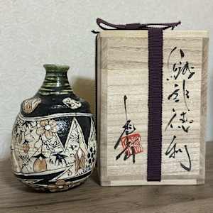 Ikeda Shōgo (池田省吾) b. 1976      “Oribe Tokkuri” (Sake Bottle)  Tanegashima Muhi 種子島無比 by Ikeda Shogo 池田省吾