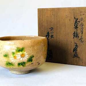 Kyo yaki chawan  "Chamusubi " 茶結   by Kitakoji ( 北小路)  in homage to Ikkai-Itsu. by Kitakoji 北小路