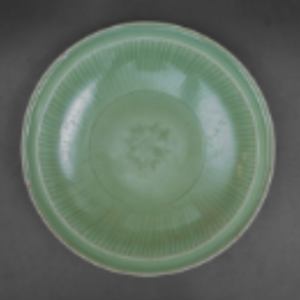 Longquan Celadon 'Peony' Charger