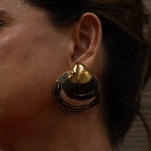 Abrazo sencillo Oro by Valentina Quintero 