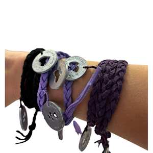 Pulsera negra by Ximena Castillo 