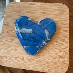 3” Square Glass Box #5 with 2" Pocket Heart on Bamboo Lid (Egyptian Blue and White) by Candice Treat Murphy, Image 6.