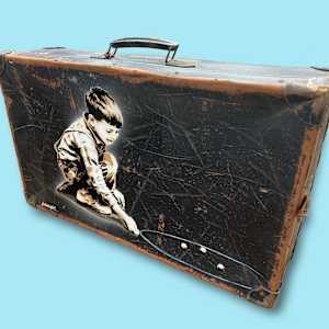 Sharp Shooter (suitcase) by Geoff Cunningham 