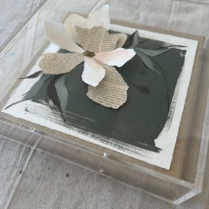Boite a fleurs 3 by Lauren Bolshakov 