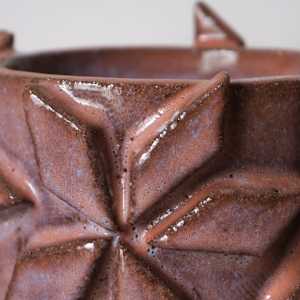 Amaryllis Vessel by BEN MEDANSKY 