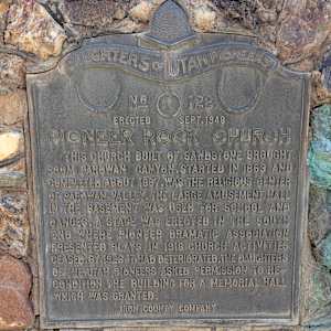 Pioneer Rock Church  Image: Photograph by Jacob B. Arnell. Licensed by Creative Commons (CC BY-SA).