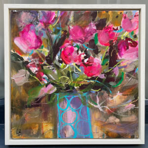 Roses in a Circle Vase, Image 1.