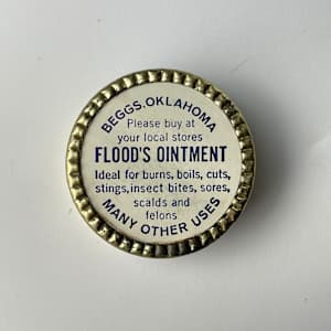 Claire's Yard in Flood's Ointment - Single Medicine Tin by Shelley Vanderbyl 