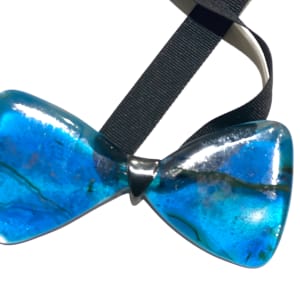 Glass Bow Ties – THE DESIGN COLLECTION, Standard Colors by Nancy Gong  Image: Bow Tie, DESIGN COLLECTION, Standard Color  with Strap 22-01 from the Gong Spirit Wear Series. Unisex. One of a kind. Exclusively from Gong Glass Works. $150.  Check individual photos below for availability.
