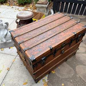 Vintage trunk 