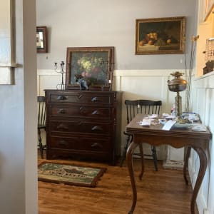 Victorian 4 drawer chest with oak leaf pulls 