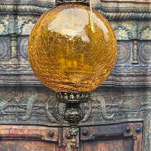 Hanging amber crackle glass pendant light 