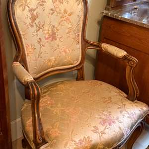 Pair of upholstered chairs 