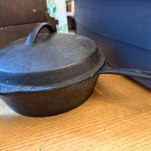 Cast iron double boiler with lid, Image 2.