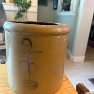 Red Wing 2 gallon crock, Image 2.