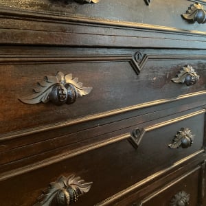 Victorian 4 drawer chest with oak leaf pulls 