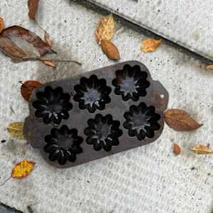 Cast iron Griswold style 6 star muffin pan 
