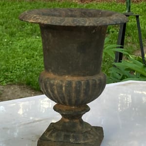 Small iron urn 