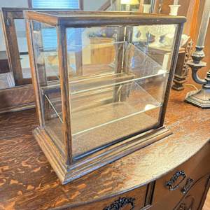Small table top display case