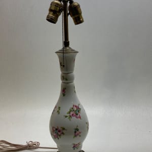 Rose decorated table lamp 