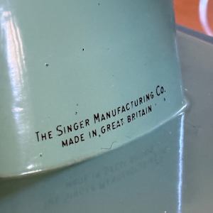 Portable Singer sewing machine, Image 4.