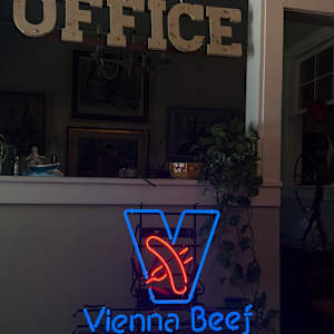 Vienna Beef neon light, Image 2.