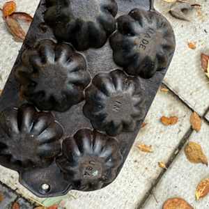 Cast iron Griswold style 6 star muffin pan, Image 3.