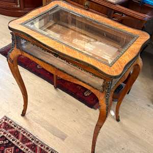 Small French vitrine, Image 2.