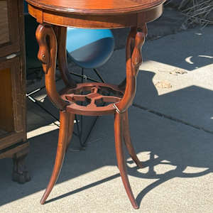 Small swan carved lamp table, Image 2.