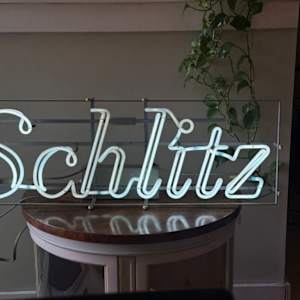 Schlitz beer neon sign, Image 1.