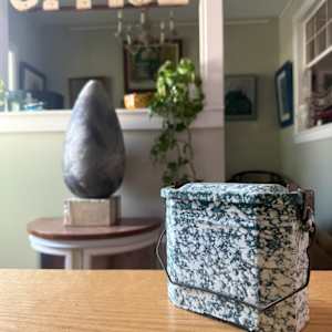 spatterware lunch box, Image 2.