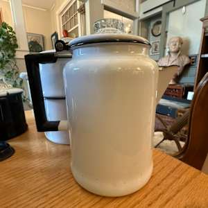 Enamel coffee pot, Image 2.
