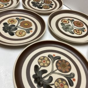 set of 7 8" Denby / Langley Mayflower pottery plates 