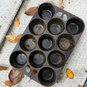 Cast iron Griswold 11 simple mufffin pan 