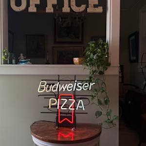 Budweiser Pizza beer neon sign, Image 2.