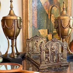 Neoclassic expandable bookend, Image 2.