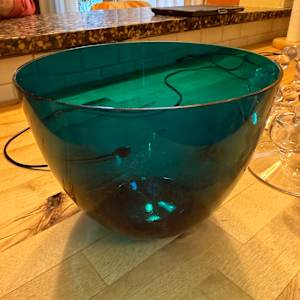 Scandinavian art glass bowl, Image 1.