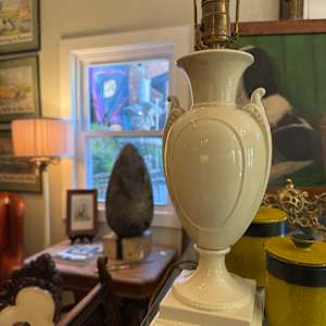 White ceramic table lamp, Image 3.