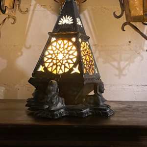 Vintage ART DECO pyramid Egyptian table lamp