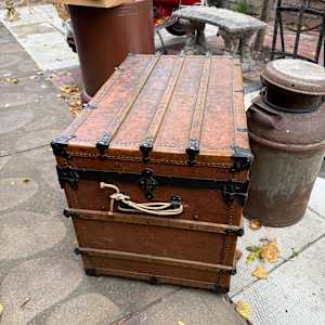 Vintage trunk 