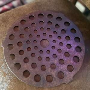 #208 10 Griswold trivet, Image 1.